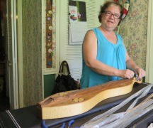 7.25-Changing-Strings-Place-Dulcimer-on-Flat-Surface-IMG_0418