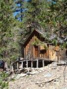 Mammoth-Gold-Mines-05-mining-bunkhouse