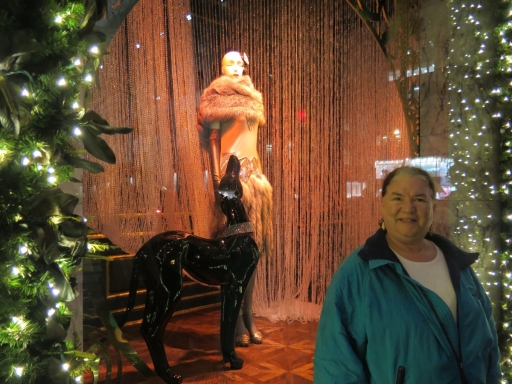 Maylee at Sak 5th Avenue window - IMG_1200_1