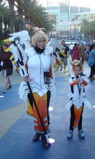 WonderCon-2017-costumes-15