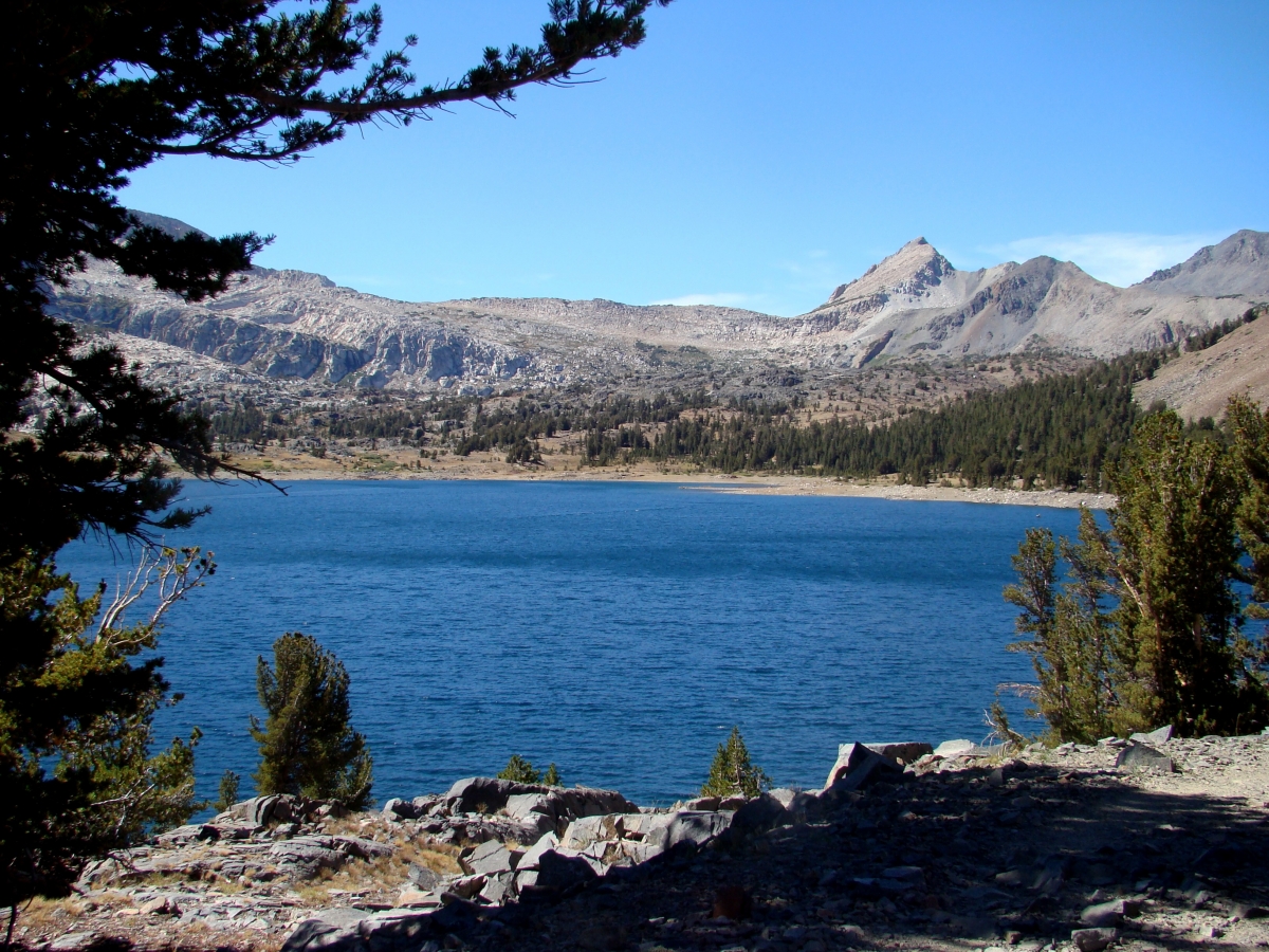 saddlebag-and-greenstone-lakes-picturesque-photo-views